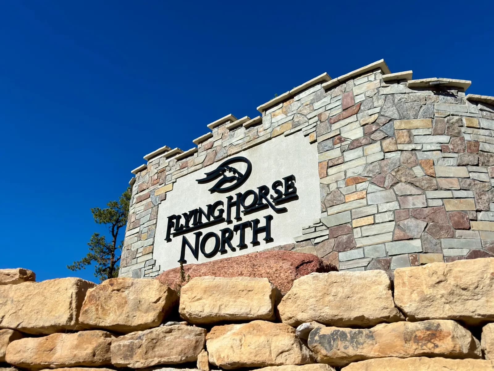 Heather Collection photograph of the Flying Horse North entrance monument.
